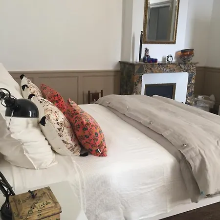 Beautifully Renovated Rooms On Place New York-2